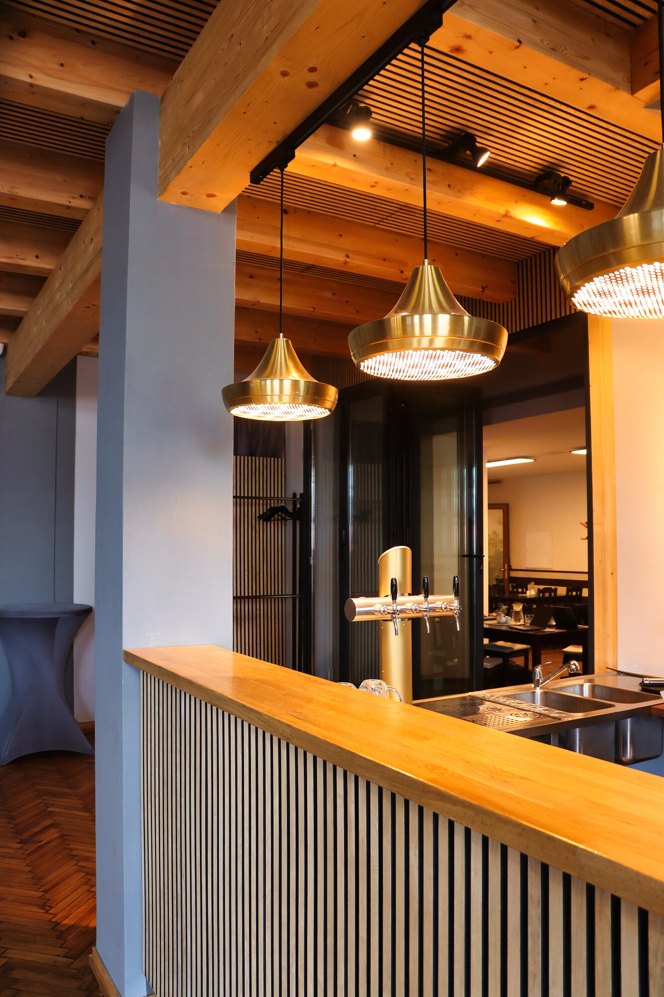 Druhý bar v salonku